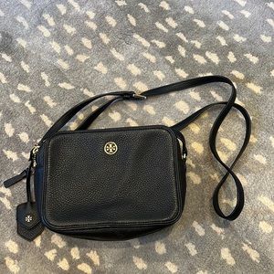 Tory Burch black Robinson Pebble Cross Body Double Zip in EUC
